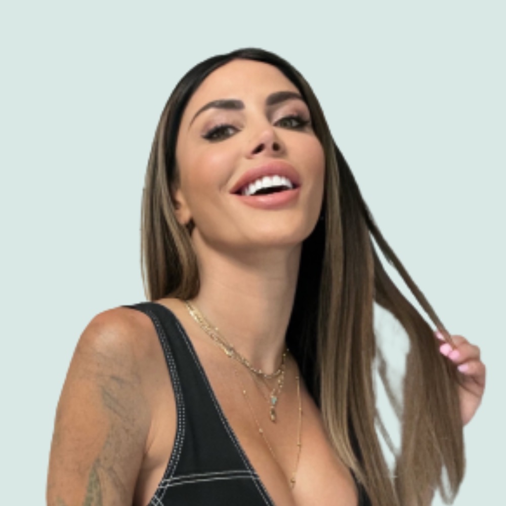 Foto Guendalina Tavassi inluencer vip in collaborazione con la clinica chirurgica flowers clinic. Chirurgia estetica, lifting, mastoplastica, liposuzione, addominoplastica, chirurgia dentale e trapianto di capelli con i nostri chirurghi specializzati in turchia. Sponsorizzata da Guendalina Tavassi